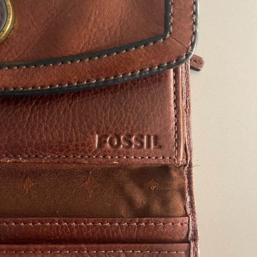 Fossil Vintage Revival Reissue Brown Leather Wallet with Signature Buckle - Picture 7 of 12